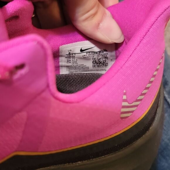 Nike Zoom Winflo 6 Shield Run Utility Fire Pink Womens Size 8 - Picture 15 of 15
